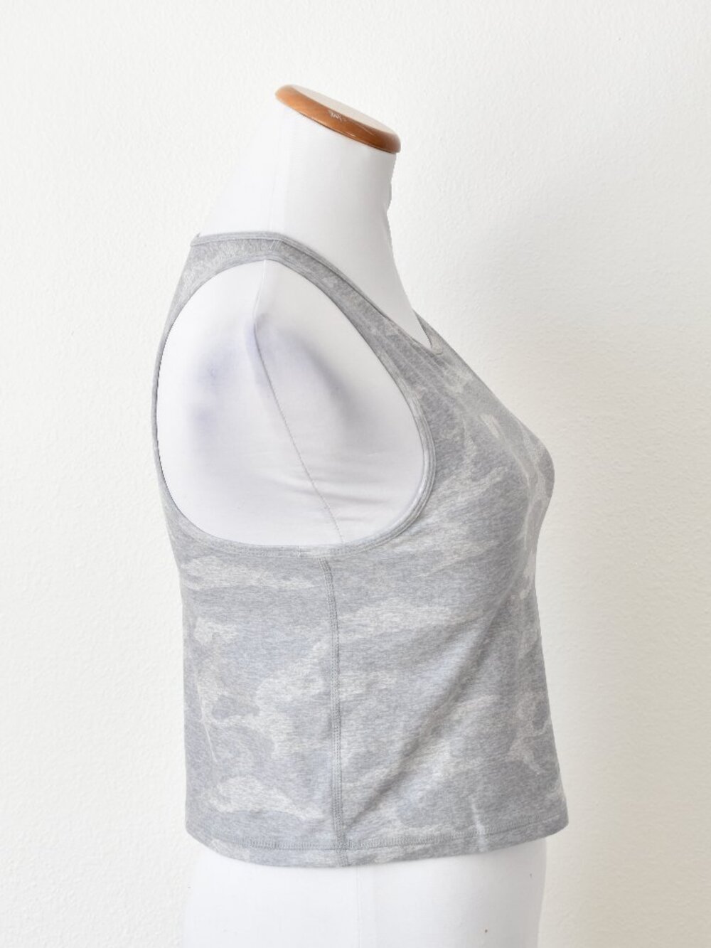 Vuori Elevation Plyo Tank Camouflage Crop Top - L - Picture 6 of 9